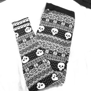 Torrid Size 1 Thick Knit Warm Skull Leggings